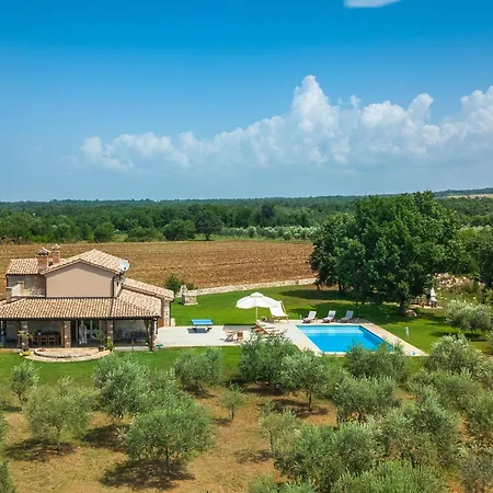 Dom wakacyjny House With A Swimming Pool Tar, Porec - 22774 Tar-Vabriga